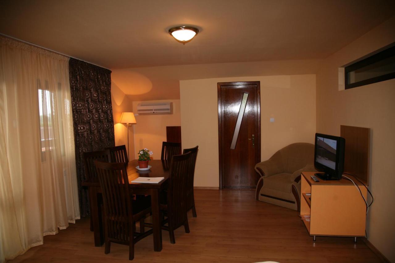 Vila Delta Travel - Mila 23 Mila Douăzeci şi Trei Rum bild